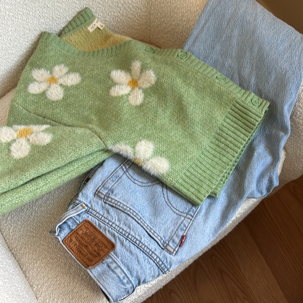 La Hearts Green Daisy Knit Cardigan with Yellow Centers - Picture 4 of 5
